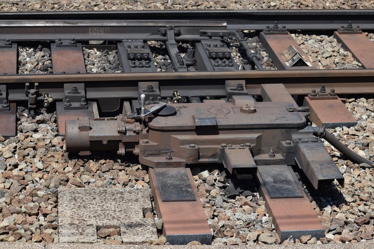 H22_50's tweet photo. 用事あったんでついでに見てきたんですがどうも機器箱の中が崩れてたとか https://t.co/fybyaR6vQO