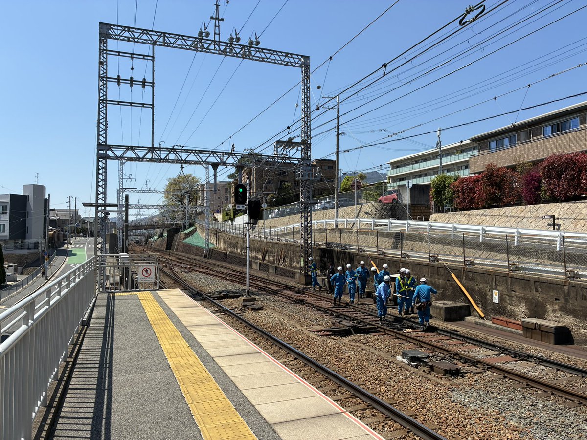 H22_50's tweet photo. 用事あったんでついでに見てきたんですがどうも機器箱の中が崩れてたとか https://t.co/fybyaR6vQO