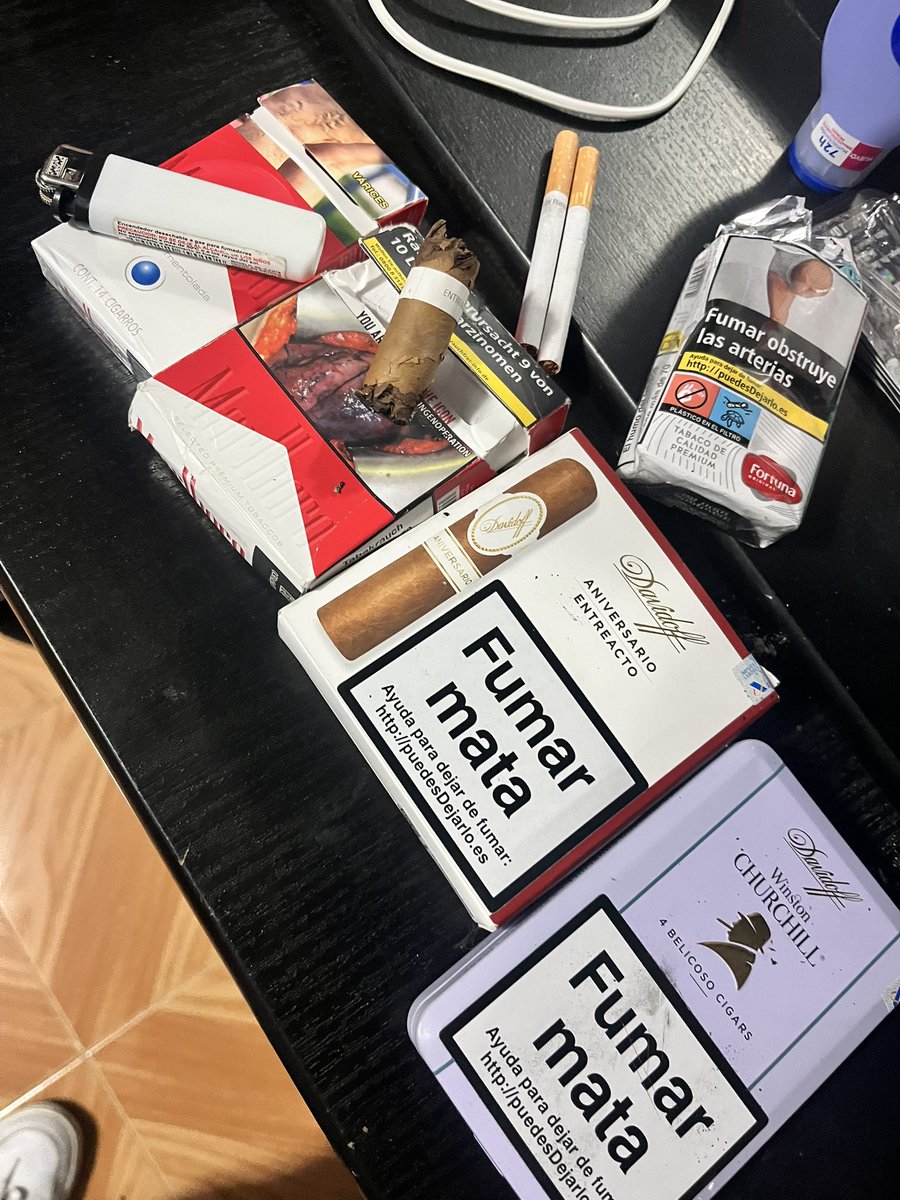 LuisAlbertoTll4's tweet photo. Creo que he estado fumando mas de lo habitual (me regalaron unos puros) https://t.co/JNQ3t0AjxD
