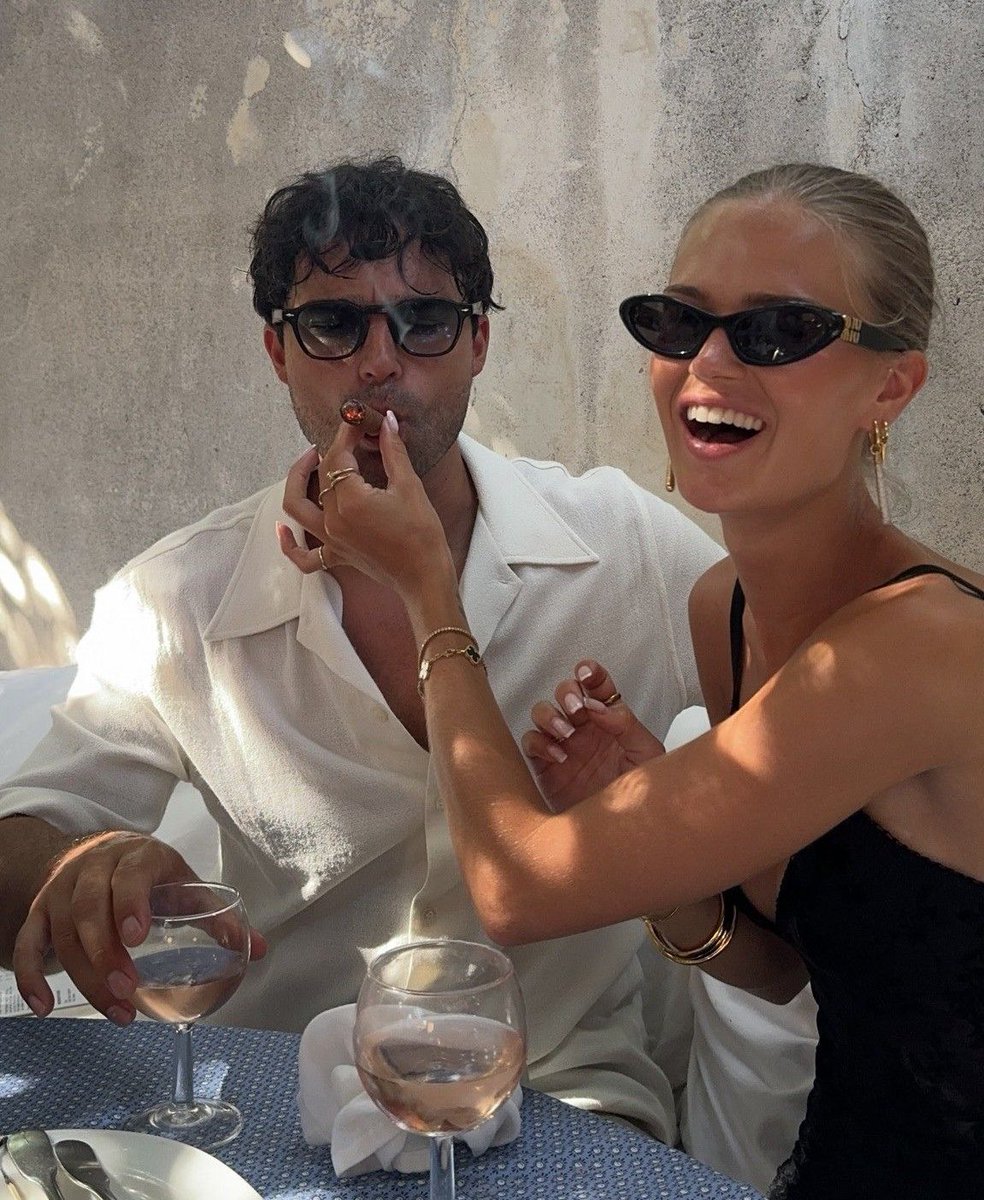 Samantha tweet media