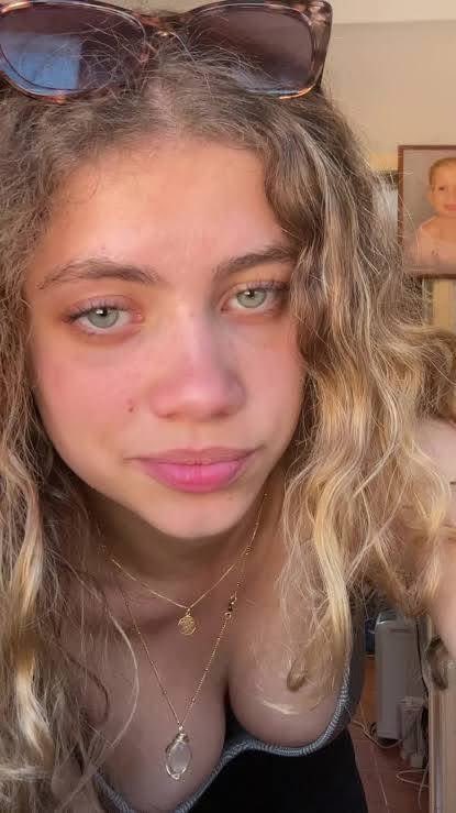 canaldosbabados's tweet image. A mina usou o hype do vídeo do meteoro pra abrir um #OF e virar você saber o quê.