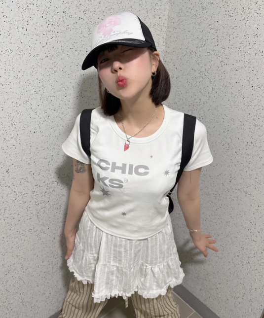 chicks_kr's tweet image. 칙스 로고가 박힌 귀여운 반팔 티셔츠!
#RT이벤트
#RT+#맘찍
추첨을 통해 언발스텔라 슬림핏 반팔 티셔츠를
2명에게 선물 드립니다~!