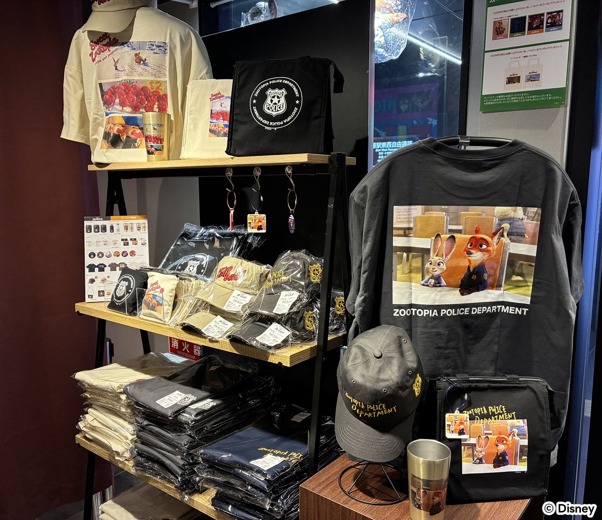 SmallPlanet_eve's tweet photo. ＼新商品入荷のお知らせ🌟／ 
「#ズートピア」グッズコレクション🐰🦊

新商品が入荷いたしました！✨

・T シャツ
・刺繍キャップ
・保冷バッグ
・サコッシュ
・ミニポーチ

ノベルティもございます💛

📍サテライト秋葉原
📅4/29(水・祝)まで
詳細⇒https://t.co/6kZcQuMvZv

#Zootopia #ディズニー https://t.co/ADNChjm8zu