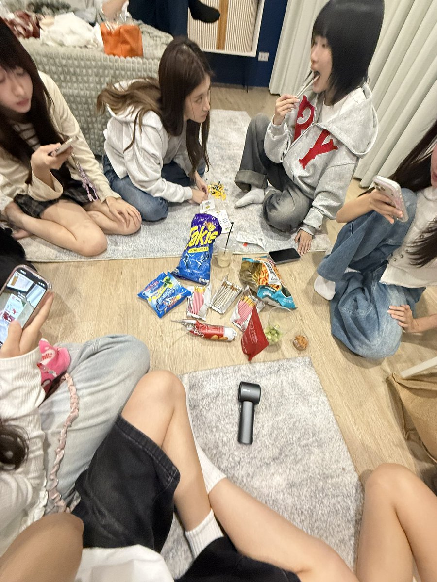 ขนมไม่ขาด

#ปิดกล้องShades