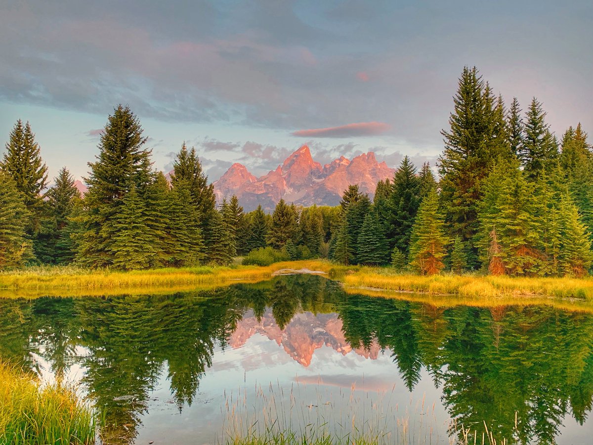 rajat1589's tweet image. Surreal with the reflections in the Snake river #Wyoming #Tetons 
@nev_in_color