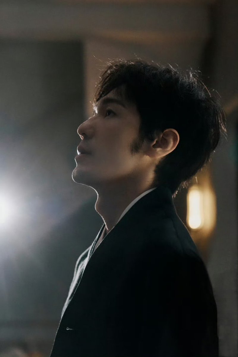 BIRTHDAY PHOTOSHOOT 🥵🥵🥵🥵🥵 ohhhh the visuals are visualling...

#BaiYu in his new photoshoot for his birthday 🎂🎉
#HappyBaiYuDay0408