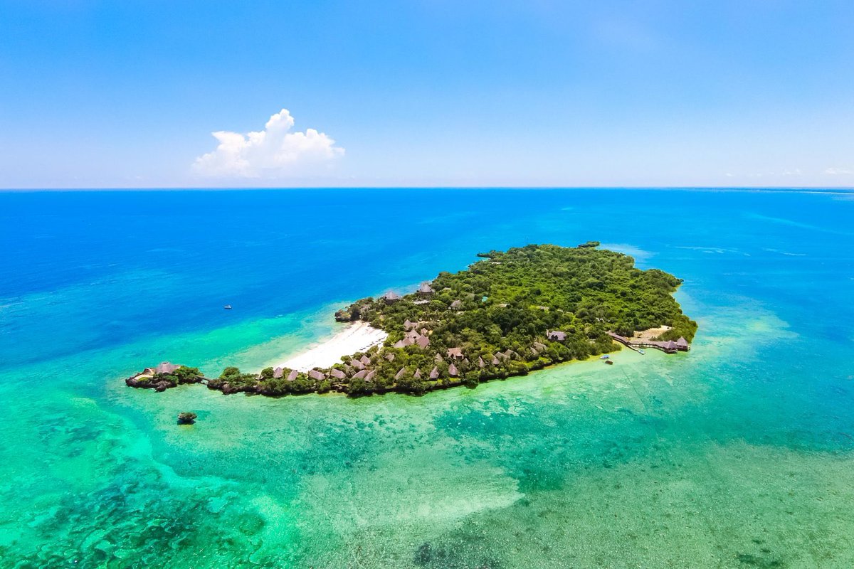 Stejos_Tours's tweet image. Everyone goes to Diani… but have you seen this? 

Chale Island is pure serenity. Turquoise waters, quiet beaches, perfect for couples &amp;amp; honeymooners 

The secret is out…Who are you escaping with? 

#HiddenGems #ChaleIsland #StejosTours