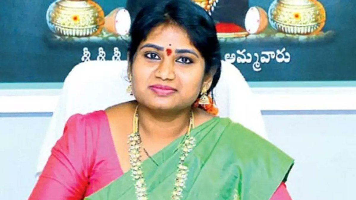 jsuryareddy's tweet image. Significant Anti- #Corruption crackdown, the #ACB, #Vijayawada arrested #Endowments Dept Asst Commissioner #KalingiriShanti in a #DisproportionateAssets Case.

Anti-Corruption Bureau (ACB) raided properties of Assistant Commissioner (Endowments Department), Kalingiri Shanti, on