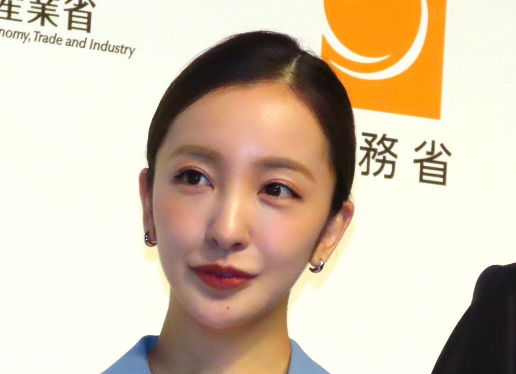 TBS_geino's tweet photo. 板野友美

林芳正総務大臣からも
「ともちん」呼び

社長姿を褒められ
「この社長のもとで働きたいですね」

#板野友美

https://t.co/5DeHtkLqZ4 https://t.co/tCK7FPxCkX