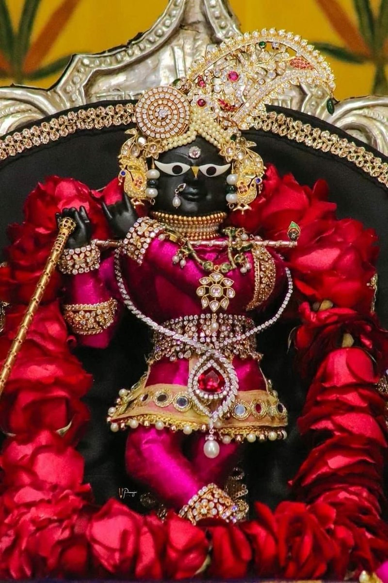 PrachiMalik's tweet image. Krishna listens to every sincere prayer. 
Chanting is a soft constant way of talking to Him.
Hare Krishna Hare Krishna 
Krishna Krishna Hare Hare
Hare Rama Hare Rama 
Rama Rama Hare Hare.
#Devotion
#DivineLove