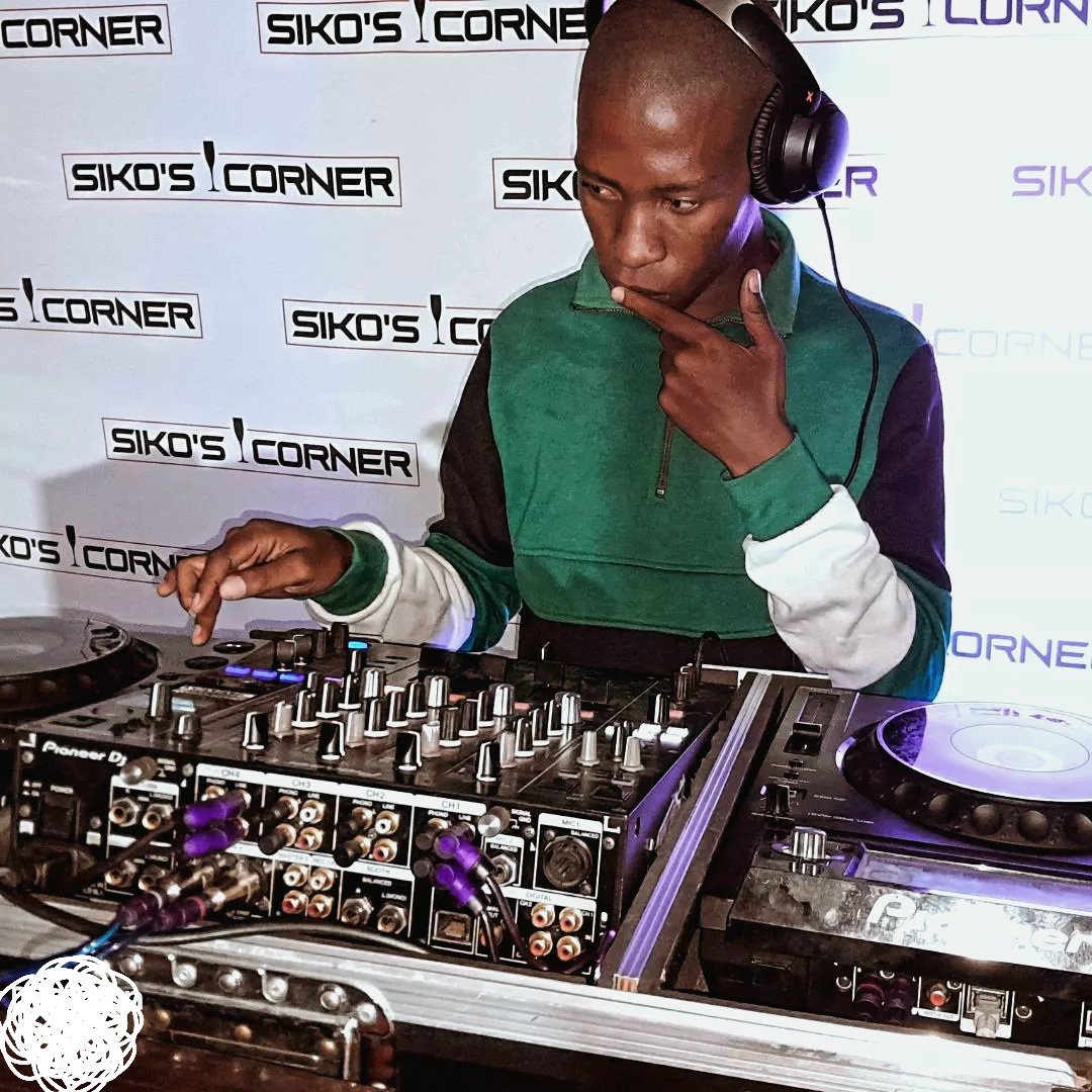 RealMronzaSA's tweet photo. Gratitude fills my heart 🙏🏾🤍 Another year, another celebration 🎂 🥳 🎉 https://t.co/iraSjTQIzR