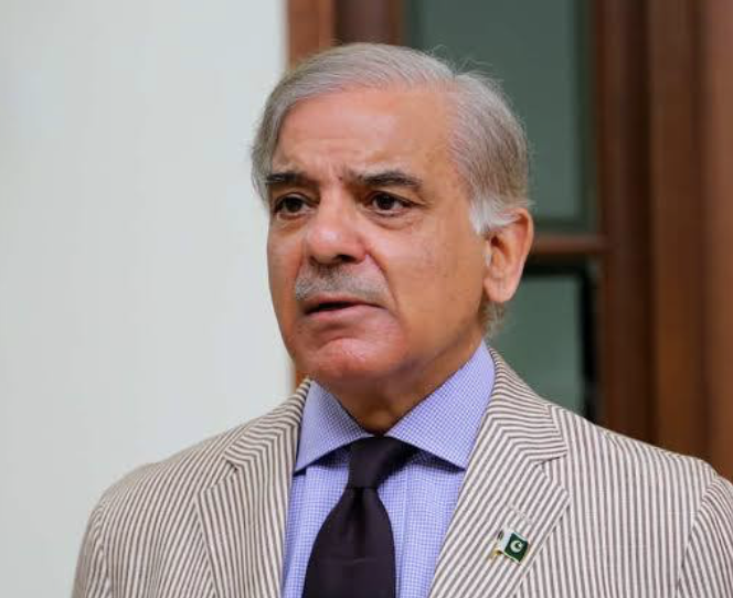 shafiburfat's tweet image. The president of the world’s superpower, Donald Trump, announced a ceasefire with Iran at the request of two village ‘Miraasis’, Asim Munir and Shehbaz Sharif. If this is not a defeat for the United States, then what else is it?
#World #USA #Pakistan #India #IranWar‌ @araghchi