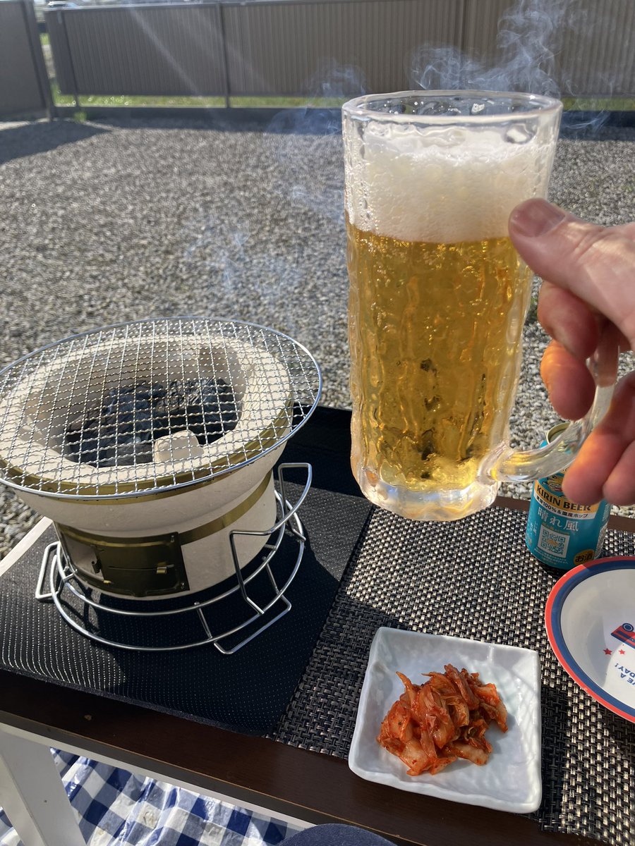 ashin1961's tweet photo. これからおニューの七輪で一人宴を開催します😄
かんぱーい🍺 https://t.co/N6thQ2uZda
