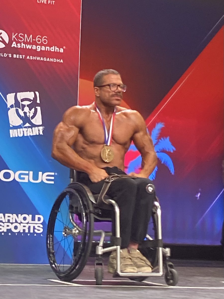 LaKu bodybuilder tweet media