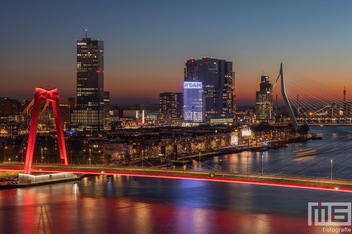 010bynight's tweet image. De #Willemsbrug in #Rotterdam door @marcvanderstelt als afdruk op canvas of #print? Verkrijgbaar via shop.ms-fotografie.nl
.
.
.
#picfee #werkaandemuur #sfeeraandemuur #artheroes #benrobenelux #fujifilm #fujifilmnederland