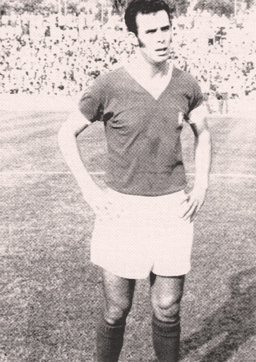 HistoriaRFAF's tweet photo. PEPE RAVELO, EL HOMBRE RÉCORD DEL XEREZ
En 1969 llega al Jerez Pepe Ravelo, un jugador que marcó una época.
⚽️Militó en tres categorías
⚽️Récord de partidos consecutivos (107)
⚽️348 encuentros 
⚽️70 goles
@XerezDFC @XerezCD_OFICIAL @RFAF_Cadiz #XerezDFC #xerezcdoficial #xerezcd https://t.co/elZcTDw6Xa