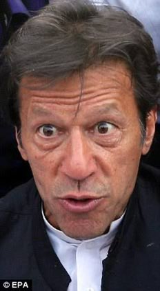 HassanAyub82's tweet photo. اس تاریخی دن پاکستان کو دنیا ایک عالمی ثالث کے طور پر دیکھ رہی ہے، اسی دن عمران احمد نیازی سزا یافتہ مجرم کی حیثیت سے اڈیالہ جیل میں اپنی سزا کاٹ رہے ہیں۔ https://t.co/OuKbppQDhe