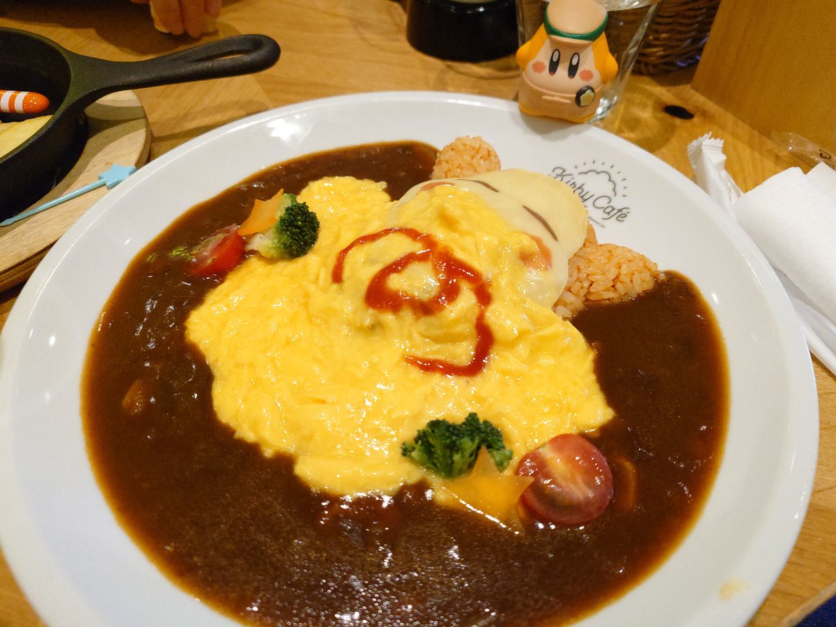 a_sahi_11's tweet photo. かわいい子とカービィカフェ行ってきた https://t.co/cJkuR4bDWf