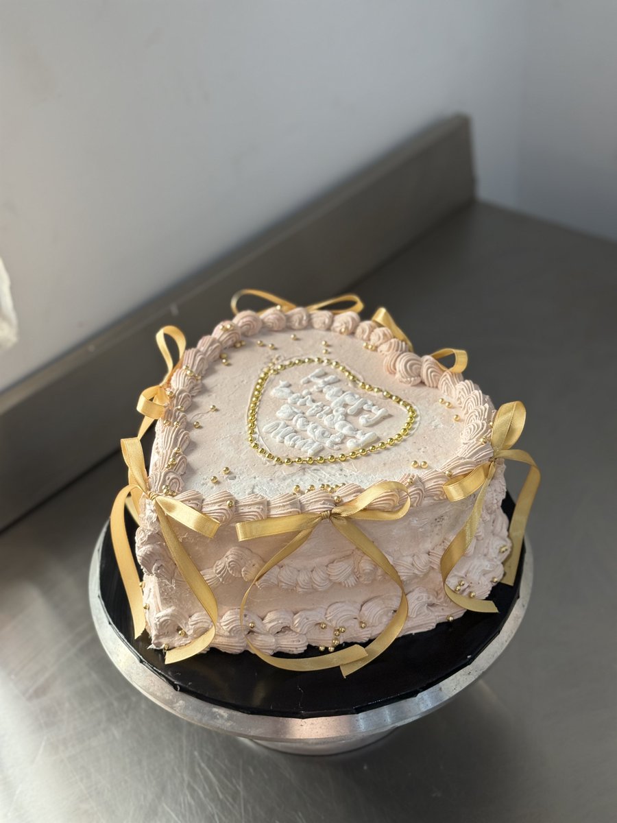 QUALITY CAKES IN IFE tweet media