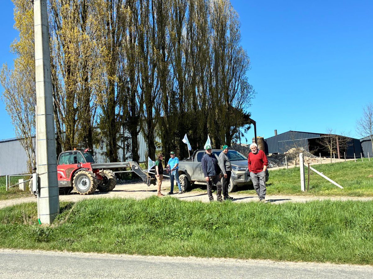 usaa_02's tweet photo. [ Les agriculteurs repoussent les contrôles aux frontières 🚜]

La BAC 02 (brigade anti contrôles) en action !

Des contrôles aux frontières, pas dans nos fermes !

N’importons pas l’agriculture dont nous ne voulons pas ‼️

@FNSEA https://t.co/Zm8HMsiMAk