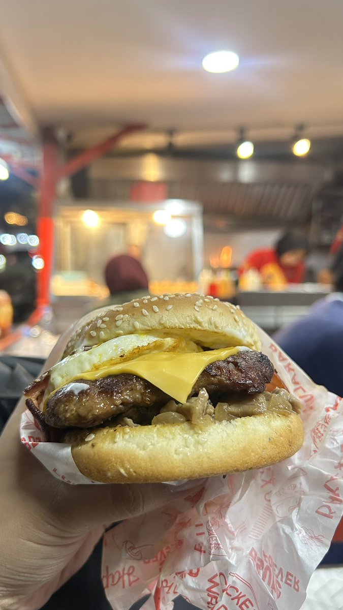 tyaaaks_'s tweet photo. Burger terworth it dan ga fail sama sekaliiii😭

Harganya cuma 30rban dan 40rban aja yang aku foto ini🥹

Warga jakpuss wajib sih cobain ini!!!!!!!￼ https://t.co/qz0Mt9NSxI