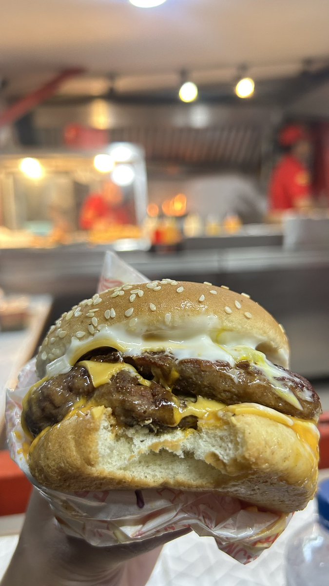 tyaaaks_'s tweet photo. Burger terworth it dan ga fail sama sekaliiii😭

Harganya cuma 30rban dan 40rban aja yang aku foto ini🥹

Warga jakpuss wajib sih cobain ini!!!!!!!￼ https://t.co/qz0Mt9NSxI