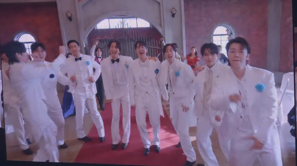 teuky_tocky's tweet image. やっぱり………式場&amp;amp;차근차근VCRの場所、5年前の𝓑𝓾𝓻𝓷 𝓽𝓱𝓮 𝓕𝓵𝓸𝓸𝓻と同じでした………………大涙