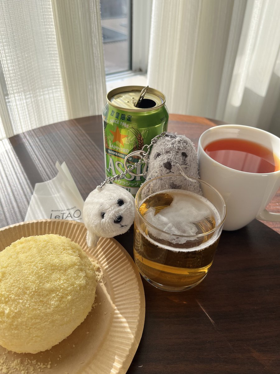 小樽といえばルタヲとビール。
サッポロクラシックの春の薫り、ホップの素晴らしい薫り。
めっちゃ合います！
と言う事でお部屋でハイティーなう。