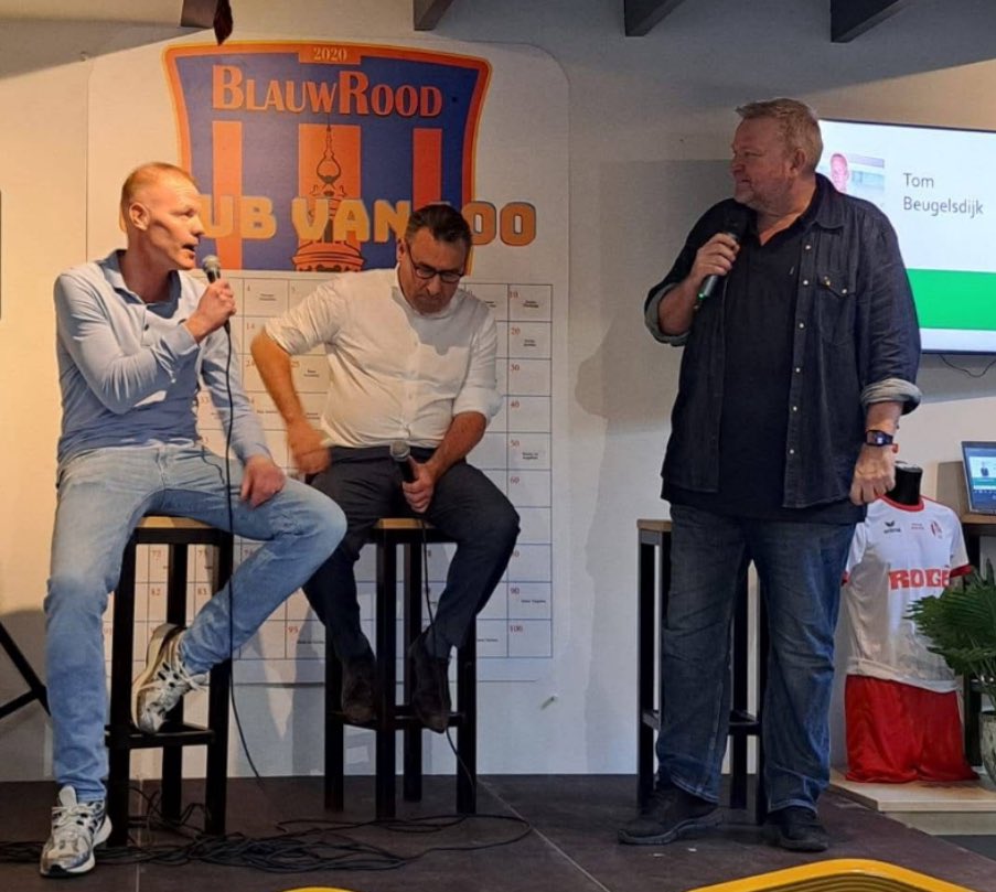 tombeugelsdijk's tweet photo. Mooie avond bij V.V. BlauwRood’20 in Bolsward! 💪 Samen met @RicharddeMos en @CoenBom via #ShowBird Nederland een volle zaal, sterke gesprekken en veel energie uit het publiek. Verhalen over politiek, sport, tegenslag en doorzettingsvermogen slaan aan! 🙌
https://t.co/KSkXhMNRn9 https://t.co/Uws5rcOAFw