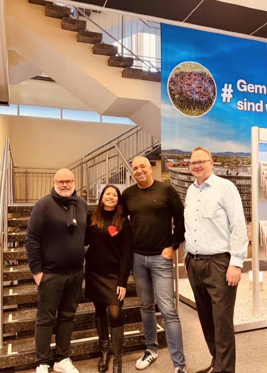 MarkoLitzinger's tweet image. Bei Provadis passiert Spannendes! 👀✨
Zu Besuch: Linh Grethe von HR Collective – Ideen 💡, Verbindungen 🤝, Zusammenarbeit 🚀.
Startschuss: IT-Netzwerktreffen am 28.4.2026.
Jetzt anmelden: provadis.de/it-netzwerktre…

#Provadis #Knowhow #ITAusbildung