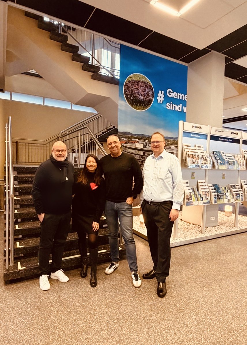 MarkoLitzinger's tweet image. Bei Provadis passiert Spannendes! 👀✨
Zu Besuch: Linh Grethe von HR Collective – Ideen 💡, Verbindungen 🤝, Zusammenarbeit 🚀.
Startschuss: IT-Netzwerktreffen am 28.4.2026.
Jetzt anmelden: provadis.de/it-netzwerktre…

#Provadis #Knowhow #ITAusbildung