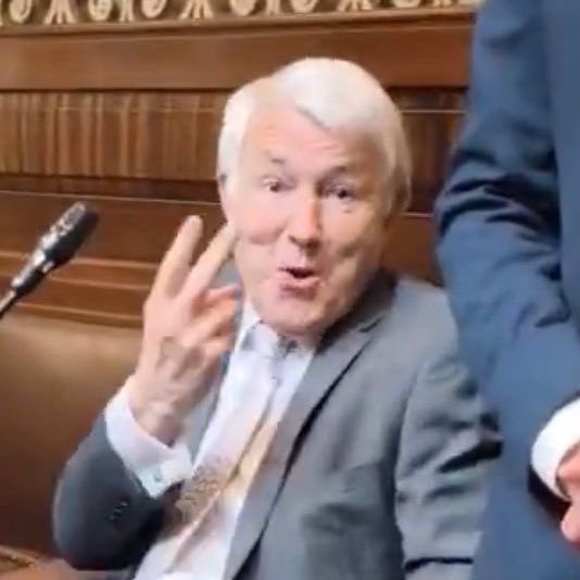 GombeenHunting tweet media