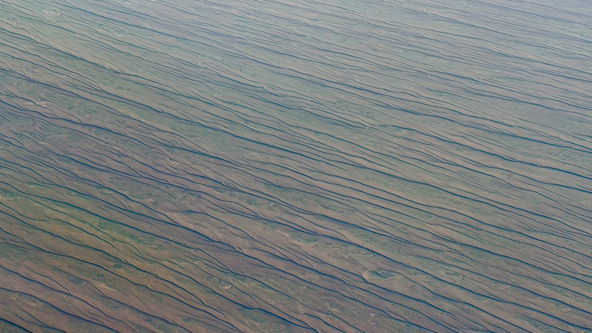 jumpjim's tweet image. Some pictures from our SYD-SIN flight yesterday with some of the beautiful terrain in central Australia. The lateral striations around Alice Springs were spread over hundreds of miles and I have no idea what they are or what formed them.

#avgeek #avgeeks #geography