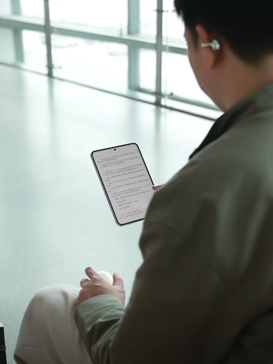 TechHome100's tweet image. OPPO Pad Mini 🍀
▫️ 8.8" 144Hz OLED Display
▫️ Center Punch Hole
▫️ Ultra Thin Bezels
▫️ Snapdragon 8Gen5 🐉
▫️ 8000mAh🔋+ 67W⚡ 
▫️ 5.39mm
▫️ 279g
#OPPO #OPPOPadMini