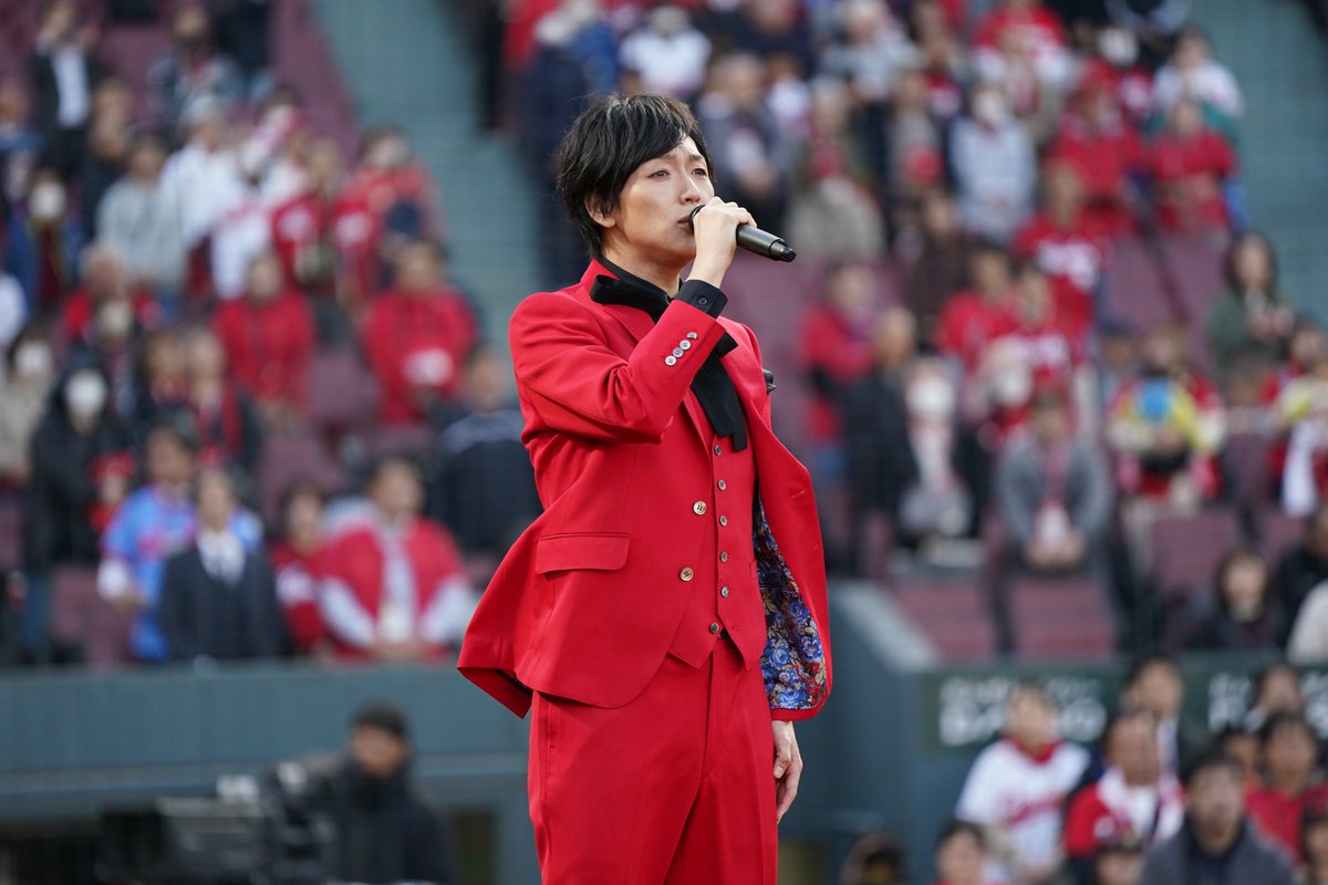 TOKUMA_ENKA's tweet photo. 【#岡本幸太】
🔥今年のプロ野球も毎試合熱戦で盛り上がってます🔥

   ⚾️広島東洋カープ vs 読売ジャイアンツ戦⚾️
＼＼🏟️MAZDA Zoom-Zoomスタジアム広島／／

4/7(火)に子供の頃から応援していた地元球団の試合前セレモニーで国歌斉唱の大役🎤

✨歌手デビューして夢を１つ叶えました✨
その際の写真を追加で公開しますネ📸

#広島東洋カープ　#マツダスタジアム
#国歌斉唱