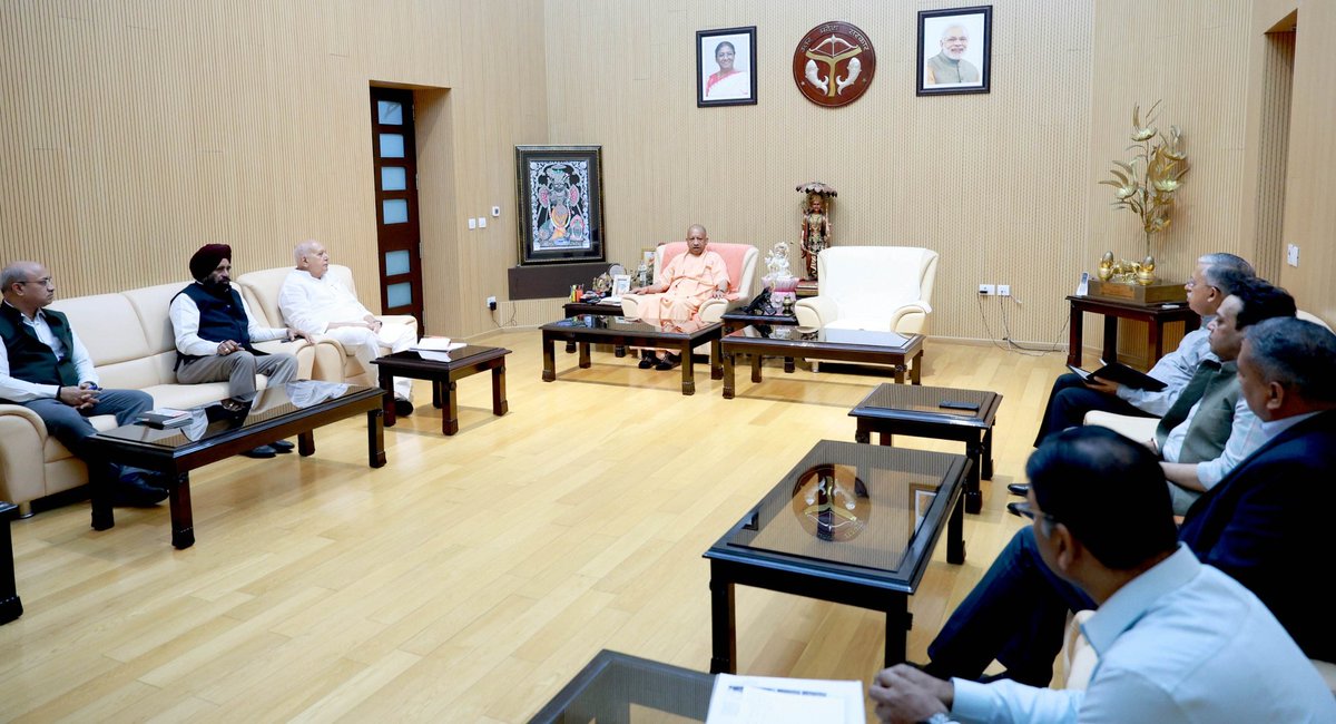VoiceOfSaurabh5's tweet photo. Chief Minister @myogiadityanath chaired an important meeting today at his official residence in Lucknow to conduct a detailed review of crop damage along with senior officials. He directed that relief should reach every affected farmer promptly, the assessment of losses must be fair, and compensation should be ensured in a transparent manner. The government is continuously working with full sensitivity and firm resolve to ensure the safety, dignity, and prosperity of farmers.