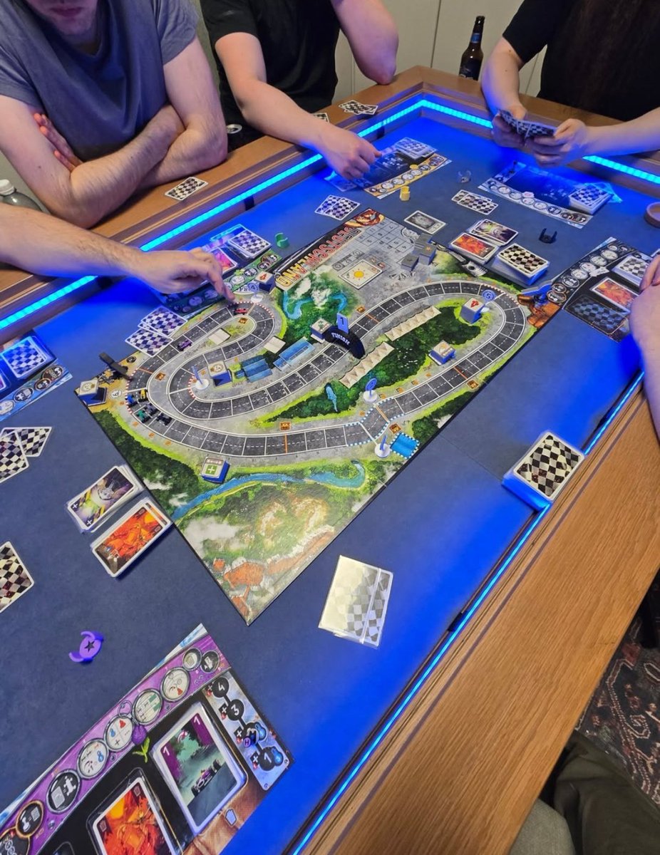 mesasparajuegos's tweet image. Playing Heat on a Zeus #boardgames table.
#racinggames