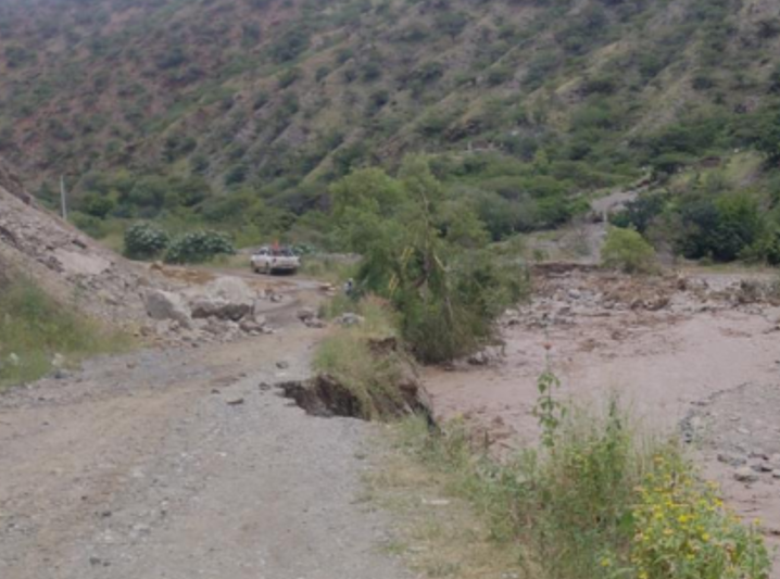 COENPeru's tweet image. ⚠️ Cajamarca: lluvias intensas registradas el 6/4 incrementaron el caudal de la quebrada Piquijaca y se originó una #Erosión fluvial en el sector Carrizal, distrito de #SanFelipe, provincia Jaén, que causó daños a vía vecinal. Gobierno local ejecuta la #EDAN y coordina las