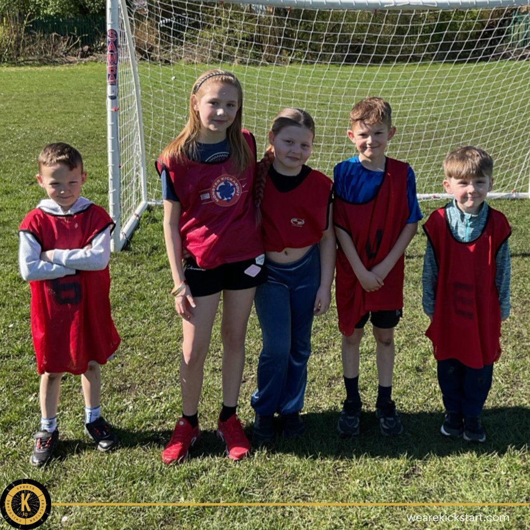 wearekickstart's tweet image. Day 1 of Holiday Club at @BartonMossCPS🐛⚽✨

The children had a fantastic start to the week making colourful caterpillars and enjoying some exciting football matches!

#HolidayClub #BartonMossPrimary #FunAndGames #Kickstart