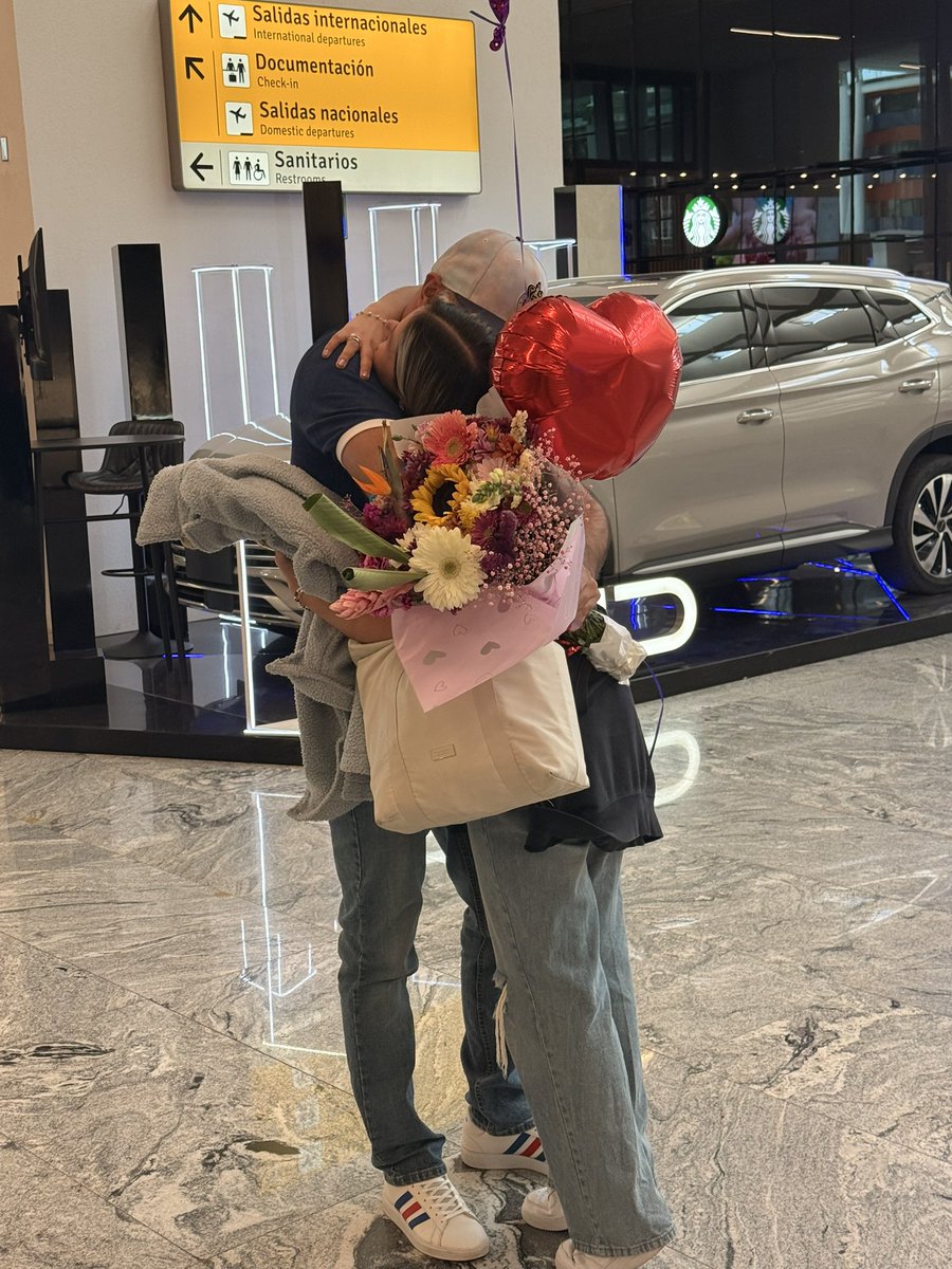 𝒉𝒆𝒚, 𝒔𝒉𝒐𝒓𝒕𝒚 tweet media