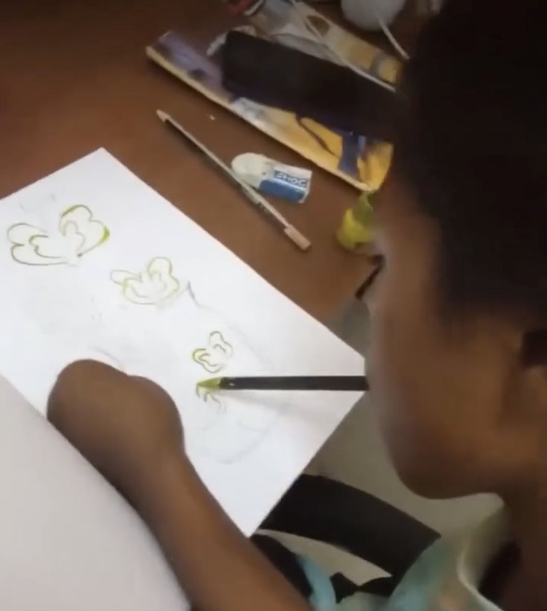 manas_muduli's tweet photo. This is how Payal Nag used to draw in 2022-23. 

Since she has no limbs, she would draw by holding a pencil in her mouth.

A video of her drawing caught the attention of her coach, Kuldeep Vedwan, and the rest is history.

In just 2-3 years, she rose to win GOLD at the World Archery Para Series. 

Payal Nag is not just inspiring, she is redefining what humans are capable of.