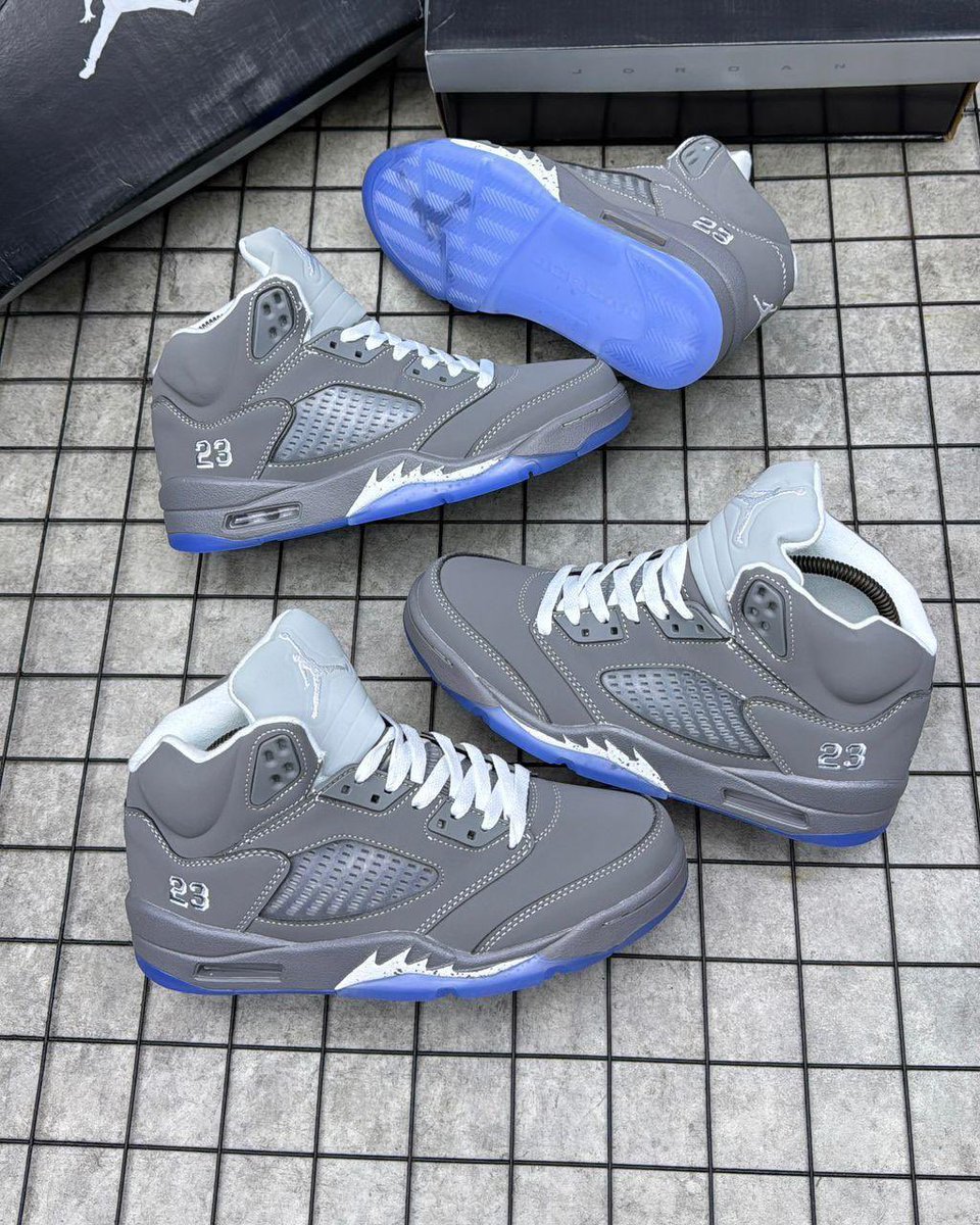 bj_vogue's tweet photo. A must have in your shoe collections
The Puma Speedcat OG sneakers in black and pink and Nike Air Jordan 5 Retro Wolf Grey sneaker and Nike Air Jordan 5 Retro OG "Black Metallic Reimagined
They are timeless,comfortable pair of sneakers 
Size 39-46
50,000 respectively,send a dm. https://t.co/l4vW4rdWpa