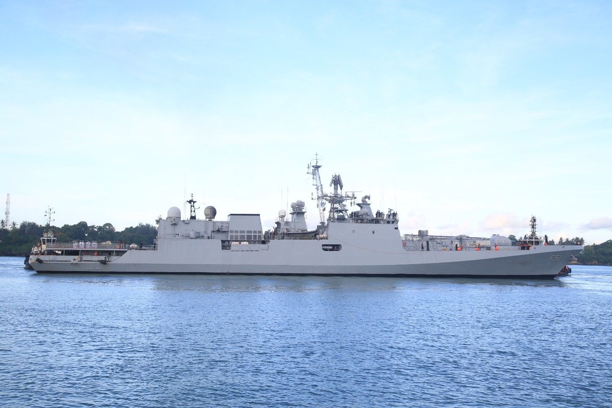 indiannavy's tweet photo. #INSTrikand arrived at Mombasa, #Kenya on #07Apr 26 during ongoing deployment in the South West Indian Ocean Region.

Coinciding with the visit of VAdm Krishna Swaminathan, #FOCINC #WNC, the port call includes professional engagements, interactions with Kenya Defence Forces and senior officials, followed by a #PASSEX with #KenyaNavy on departure.

Strengthening maritime cooperation & ties.
🇮🇳 🤝 🇰🇪 #BridgesofFriendship 
#MAHASAGAR

@IN_WNC @kdfinfo 
@IndiainKenya