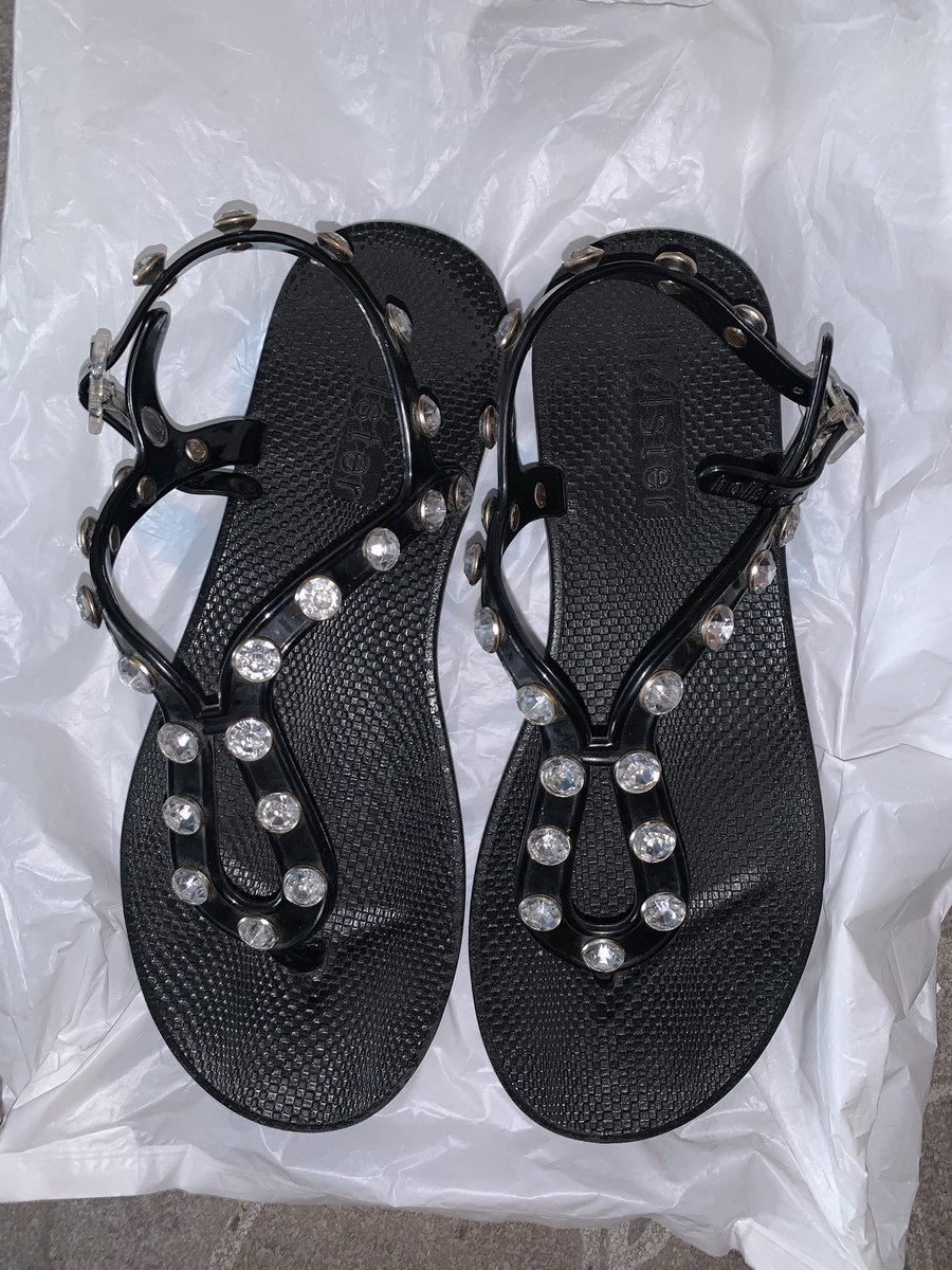 kanyapo98260125's tweet image. ส่งต่อholsterค่ะ
ไซส์39🩷
ตำหนิที่พื้นลอกนิดหน่อยค่ะไม่มีผลต่อการใช้งาน ตำหนิตามภาพค่ะ
1,000฿ ส่งฟรีค่ะ 🫰🏻
 #holster #ส่งต่อholster #holsterส่งต่อ
#ส่งต่อรองเท้ามือสอง