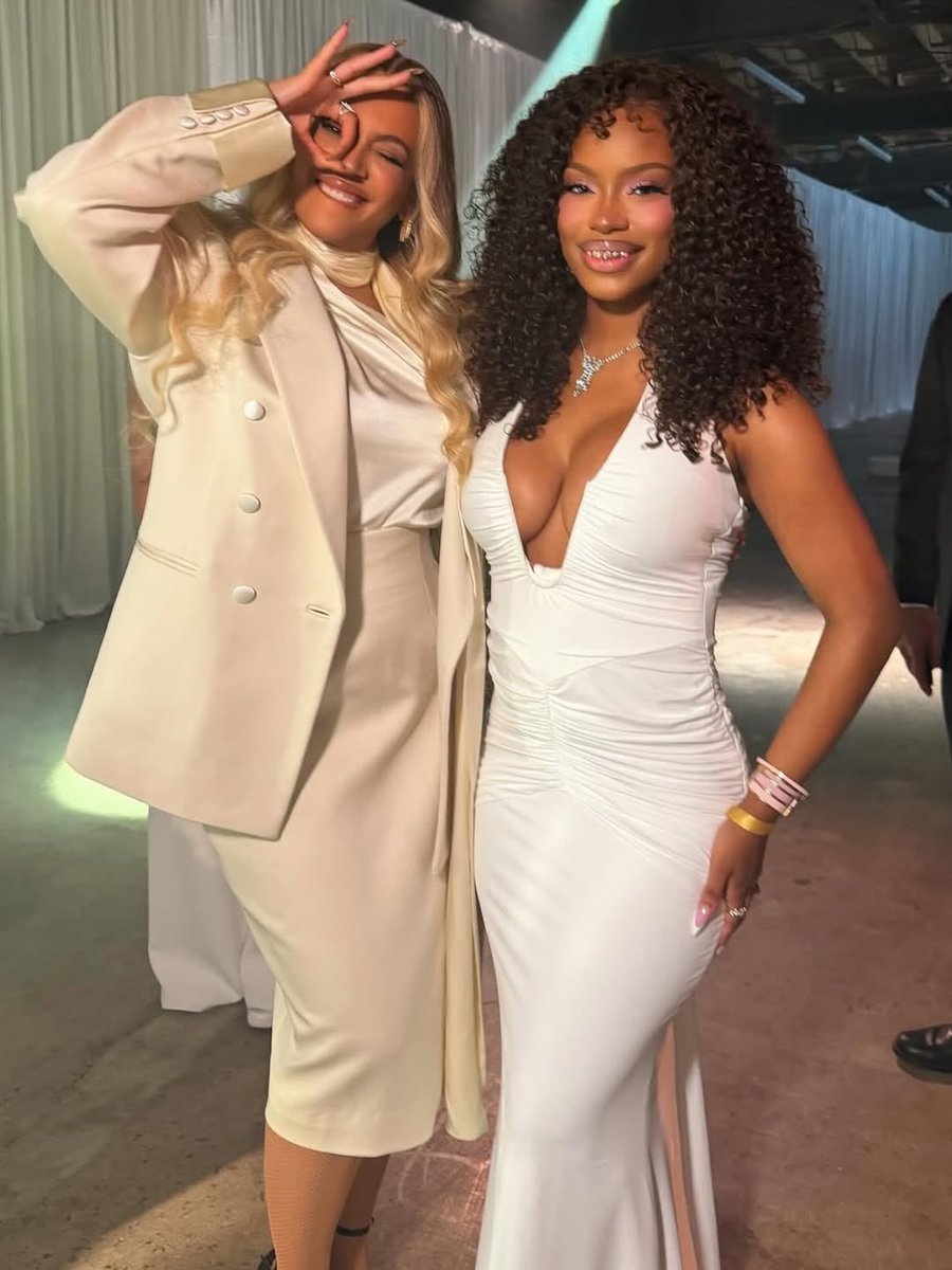 𝚊𝚛𝚒𝚔 tweet media