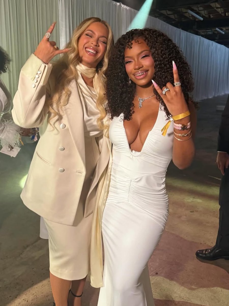 𝚊𝚛𝚒𝚔 tweet media