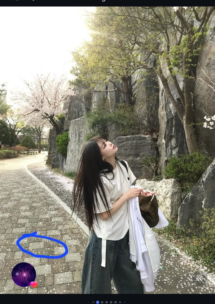 lisooREAL2's tweet photo. Hongsuzu and jisoo ?. they hang out together with heejin too..🤭 #2soo https://t.co/g7PRZT23S9