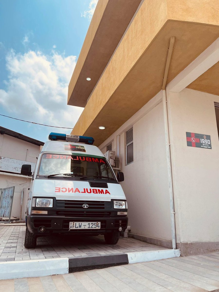 KaviSenu's tweet image. "හුදෙක්ම මේ තීන්ත ටිකක් ගාලා කරපු පරිවර්තනයක් නෙවෙයි..."

මේ තියෙන්නේ අලුත්වුනු 'පිටකොටුව බස් ස්ටෑන්ඩ් එක' ♥️