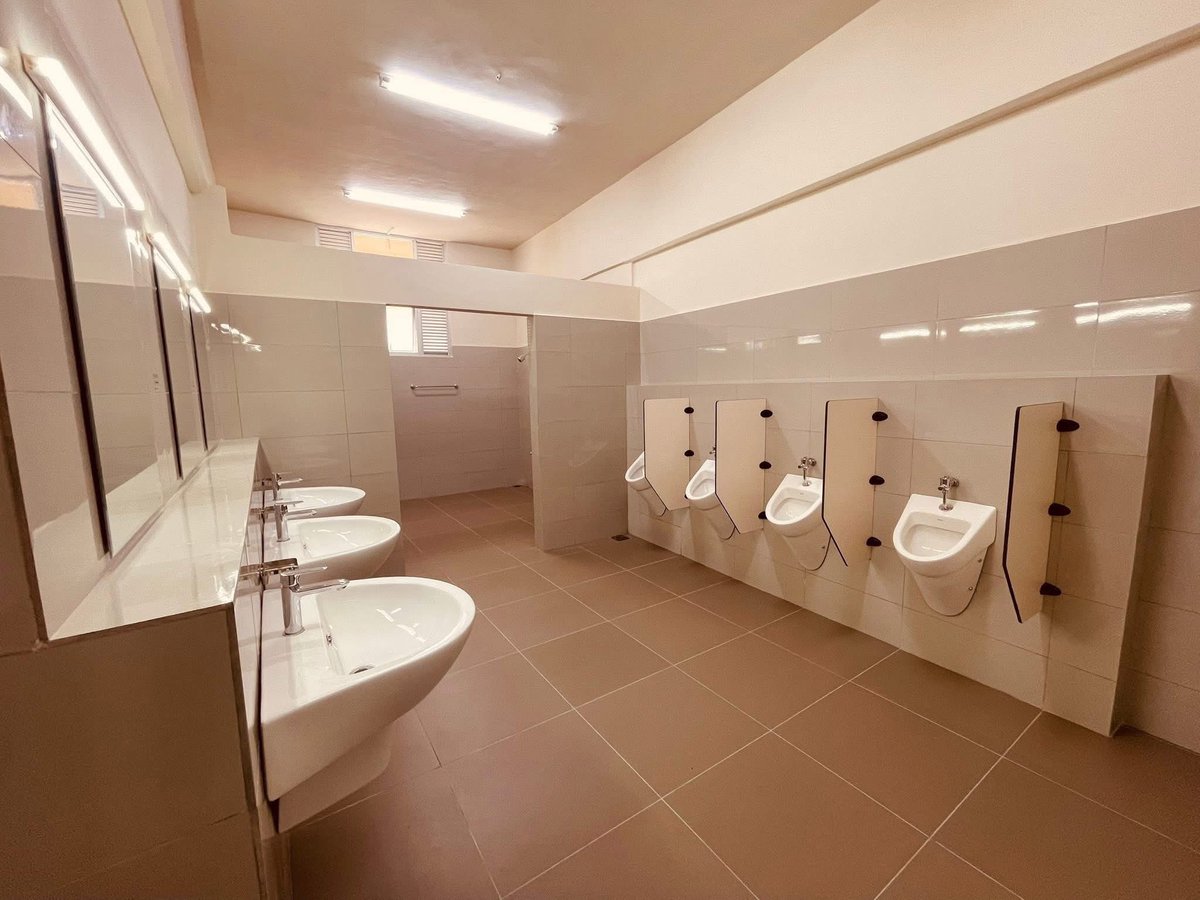 KaviSenu's tweet image. "හුදෙක්ම මේ තීන්ත ටිකක් ගාලා කරපු පරිවර්තනයක් නෙවෙයි..."

මේ තියෙන්නේ අලුත්වුනු 'පිටකොටුව බස් ස්ටෑන්ඩ් එක' ♥️