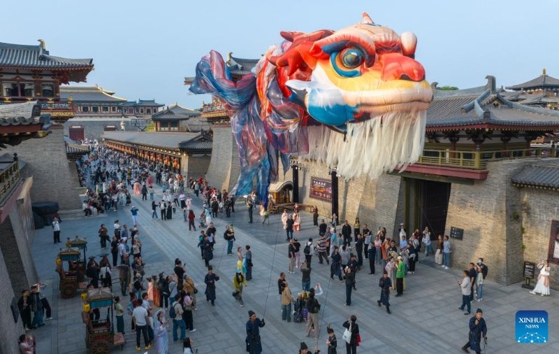 wheels_china's tweet photo. China has recorded vibrant #consumption growth during the three-day #QingmingFestival holiday. The holiday travel boom was boosted by the overlap of the festival and #SpringBreaks for primary and secondary school students in many regions, official data showed on Monday. https://t.co/7Gty28x9LC